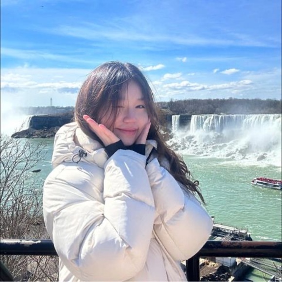 Meet your Posher, Thư - Picture 1 of 1